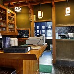 圓松庵 - 会計カウンターから厨房