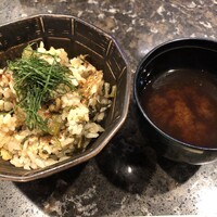 鉄板焼 花 - 高菜ガーリックライス　量を聞いてくれます♪　写真は普通