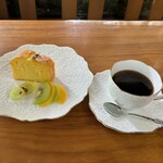 ジュノー - 料理写真:ケーキセットの全貌(*ﾟ▽ﾟ*)