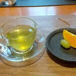 レストラン ルパン - 煎茶と果物