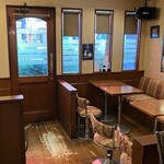 カフェ&スナック うめ - 店内の佇まい