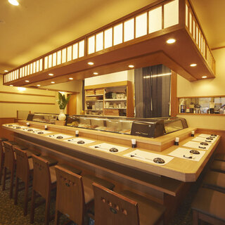 個室あり◆食事との統一感を意識した、木の質感あふれる和空間