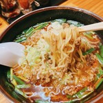 かとけんラーメン - 全然ピリピリ来ない反面美味しさがよくわかる