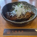 定越食堂 - 北海道根室産ぼうずぎんぽの煮付け。脂分が豊富でぬるんぬるん。皮もぬるぬる。身は口に入れるとマジで溶けます。
