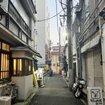大衆酒場ぎんじ - お店の前の通り