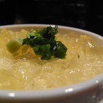 ミニヨン　坂ノ上 - ｻｶﾉｳｴの冷ややっこ やっぱりminiyonといったら一品目は冷奴でしょう。