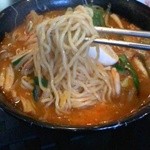 シジャン - 麺は中太麺。