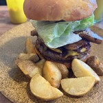 オレンジバーガー - ポテトはいい塩加減。手作りは美味しい