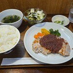 キッチン ブルー グローブ - 三元豚ロースソテー　林檎の赤ワインコンポートとセロリのソース