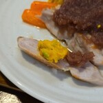 キッチン ブルー グローブ - 次はパンプキン・ポテサラを添えて、甘さが増す