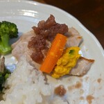 キッチン ブルー グローブ - 人参ポテサラを添えて