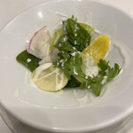 Ristorante IL PRINCIPE - お口直しのサラダ　ヨーグルトとビネガーのドレッシングがさっぱりいただけます。