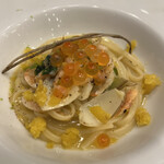 Ristorante IL PRINCIPE - 桜海老、からすみ、いくら、旬野菜のパスタ。胡椒も目の前で削ってくれます♡