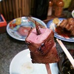 串焼ホルモンほうちゃん - 中はレアなレバ