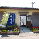 駐車場は手前に１０台ほど停めるスペースがあります