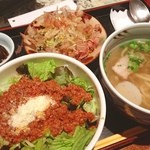 Nantou Shubou Kurousagi - ランチ。ミニタコライス、ミニ沖縄そば、ミニゴーヤチャンプルのセット。