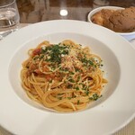 樹藝夢 - パスタ。奥のゴマのパンが仄かに甘くて良い。