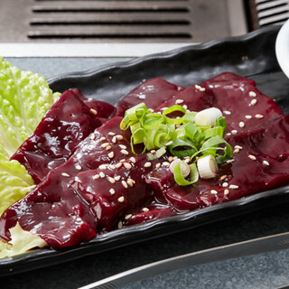 当店おすすめ「極上塩レバー」！リーズナブルな本格ランチも充実