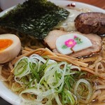 ラーメン金子 - かまぼこ！梅だけに、うめぇ～～（~▽~＠）♪♪♪