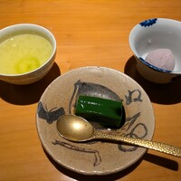 日本料理 小西 - 静岡茶 静岡茶のゼリー カシスのアイス