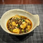 中華寝台 - 王道の麻婆豆腐も、今回は贅沢に真鱈の白子も入れて。