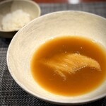 中華寝台 - 変わらず、毛鹿の尾鰭。
      今回はの個体は、繊維はやや細め。