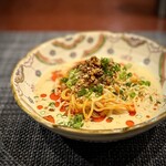 273920463 - 冷やし担々麺。
                        まろやかで、もちろん美味しいですが、個人的には辛くてアツアツの担々麺も食べてみたい！