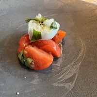 リストランテ･ヒロ チェントロ 丸ビル店 - 高知県産フルーツトマトとブッファラのカプレーゼ