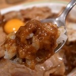 スタミナカレーの店バーグ - スタミナカレー・生卵（750円）＋中盛（150円）