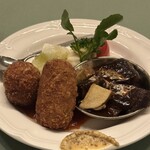 洋食クアトロ - Gセット　ビーフシチューとクアトロコロッケ（1個クリームコロッケに変更）