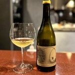 中華寝台 - 前菜にはサン・ヴェラン。
      焼豚に合わせて、ランブルスコも少し出していただきました。