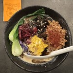 TRY ON? - ヴィーガンの坦々ラーメン