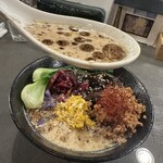 TRY ON? - ヴィーガンの坦々ラーメン