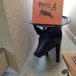 パリアッシュ - お店の角のぶたさん