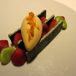 レフェルヴェソンス - 【'14年4月】春の畑へ〜とちおとめと空豆のクレーム・オ・ブール、煎茶のメレンゲ、マンダリンオレンジのアイスクリーム