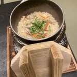 懐石宿  潮里 - 牡蠣釜めし（三ツ葉・木の芽）