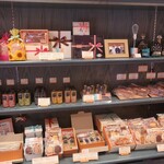パティスリーマサ - 焼き菓子陳列の様子②。