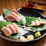炭火と笑いの台所 とりすけ 難波本店 - 丹波鶏ホルモン3種刺し＜低温調理＞