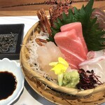 あつた蓬莱軒 - 伊勢海老 鮪 鯛  塩昆布も結構合います