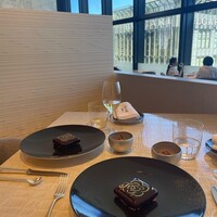 ベージュ アラン・デュカス 東京 - 