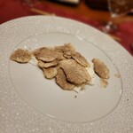 かわむら - 包丁てでスライスされた白トリュフは香りも最高
