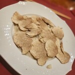 かわむら - リゾットが見えないほどの白トリュフ