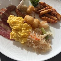 中国料理 滄 - ベーコン、ソーセージ、スクランブルエッグ
                    