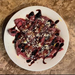 スモークや低温調理でしっとり☆お魚やお肉系のおつまみも充実