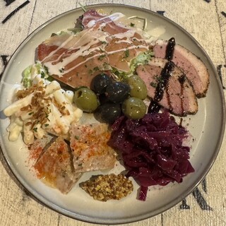 グラスワイン1杯付き☆6種類の「前菜盛り合わせ」がおススメ！