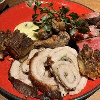  「メトロポリタングリル」 ヒルトン東京 - ポルケッタ、ステーキ、スモークペッパーチキン