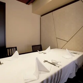 2〜４名様まで利用可能な奥まった席です。（完全個室ではありません）