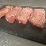 炭火焼肉 六本木 隆 - 11/27　厚切りタン塩　¥2,580