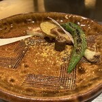 鉄板懐石 りんどう - 季節野菜のお料理2種~鉄板焼スタイルで~
      →2皿で提供され、味はもちろんプレゼンテーションもセンスよい。
