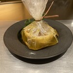 鉄板懐石 りんどう - 気仙沼産フカヒレと上海蟹味噌の煮込み
      →レモンを器にして、よく煮込まれており美味しい